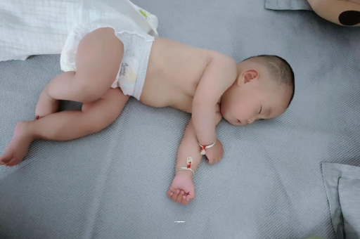 东海宝宝积食发烧怎么处理